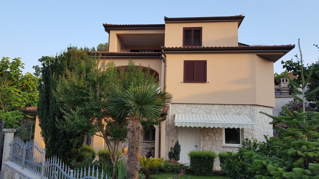 Apartments Ginkgo Banjole Exterior photo